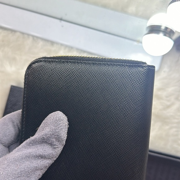 AUTHENTIC PRADA ZIP LONG WALLET - Picture 7 of 17